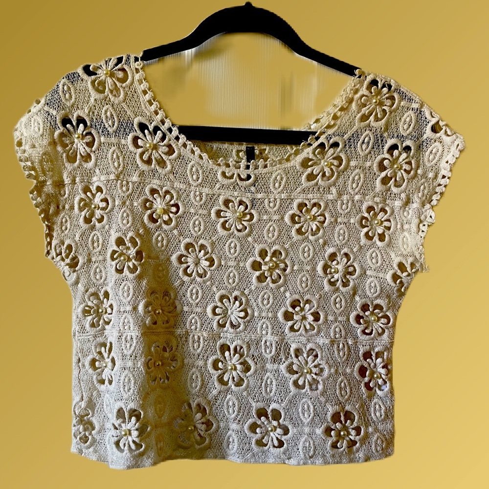 Cute cream floral with pearl center detail short sleeve top by Nella Fantasia.
